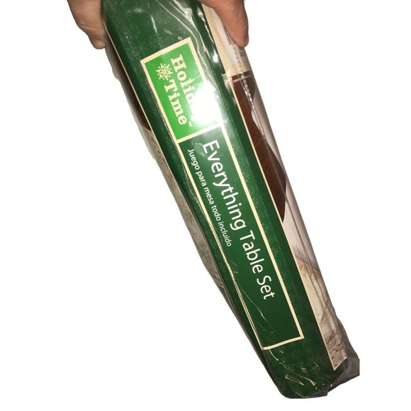 Holiday Time Everything Table Set Comes w/ Tablecloth, Vinyl Table Pad & Napkins - Picture 5 of 8